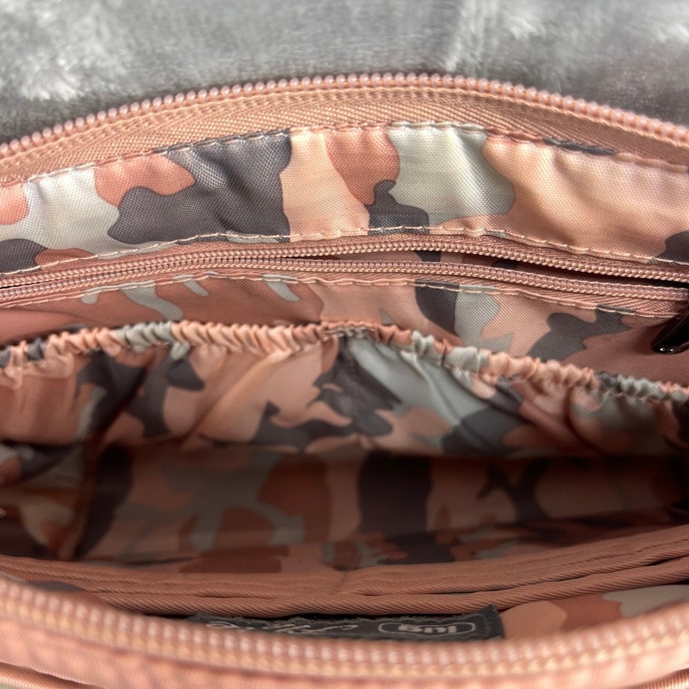 LUG Flare Crossbody Bag Quilted Blush Pink Padded Lightweight Travel Purse - Picture 10 of 10